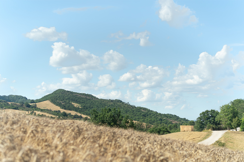 wind activates pavilion’s permeable wooden grid producing layered soundscapes
