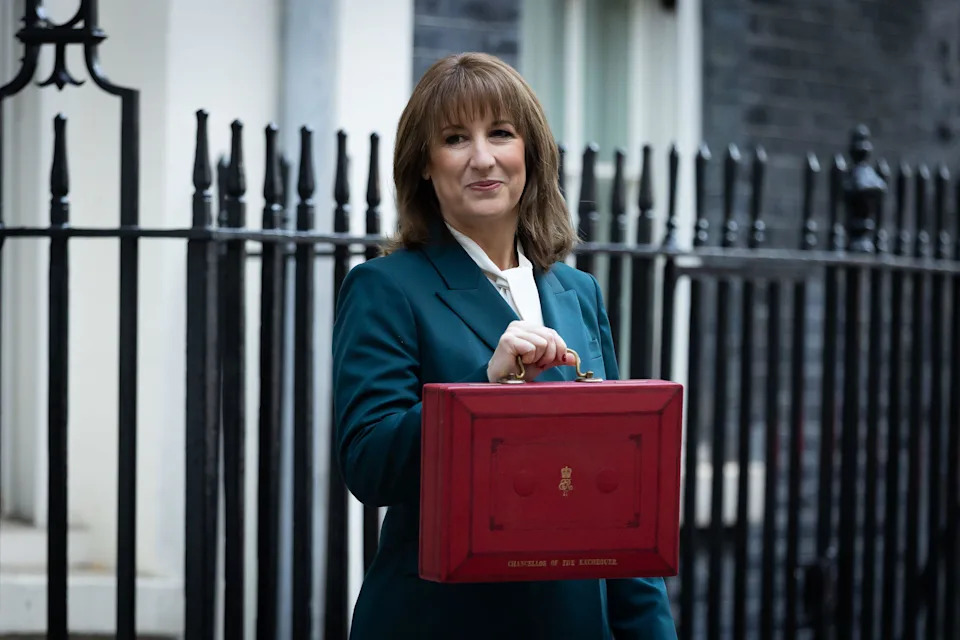 London, UK. 26th Nov, 2025. Chancellor of the Exchequer Rachel Reeves displays the red budget briefcase to the media in Downing Street. Reeves is expected to avoid raising income tax as previously speculated, but instead will spend more on public services and raise taxes from other minor sources to fill the gaps in Britain's ailing public finances. Credit: SOPA Images Limited/Alamy Live News