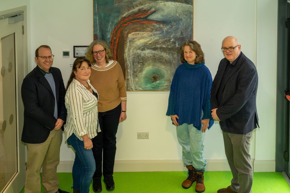 Pádraig Ó Beaglaoich (Údarás na Gaeltachtachta), Niamh O’Shea (Cumas Ceantar Uíbh Ráthach), Caitlín Breathnach (Údarás na Gaeltachta), Helen Richmond (artist) and Liam Horan (Connected Hubs). Photo by Ruth Brophy