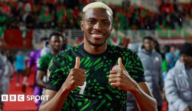 Victor Osimhen with his thumbs up