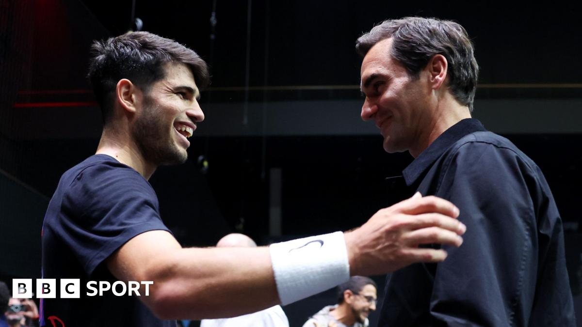 Carlos Alcaraz greets Roger Federer at the 2025 Laver Cup