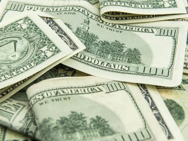 freelancers can earn even 100 00 dollars a month photo pixabay