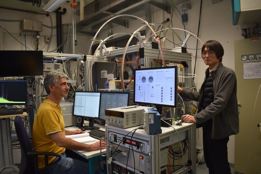 Study authors Christian Endres (left) and Mitsunori Araki work on an experiment in the lab.