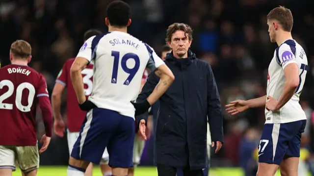 Thomas Frank shakes the hands of his players