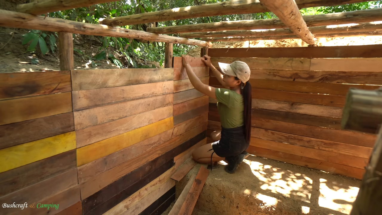 In just 32 days, a woman builds a completely self-sufficient underground wooden house, lives off the power grid, and creates a hidden refuge in nature.
