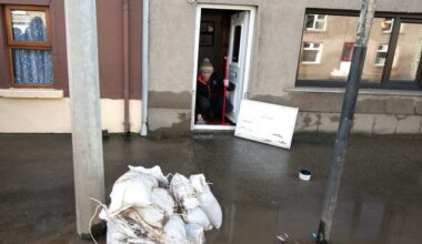 Motorists warned to avoid Enniscorthy as River Slaney bursts its banks with water levels rising rapidly