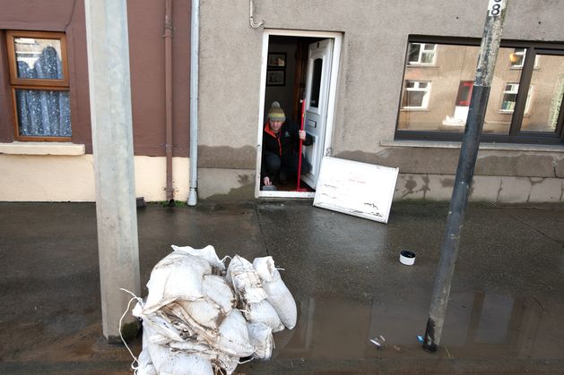 Motorists warned to avoid Enniscorthy as River Slaney bursts its banks with water levels rising rapidly