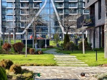 Daylight, telephoto cameras: vivo X300 Pro (3.5x) - 85mm, f/2.7, ISO 62, 1/400s (4080x3072px) - Honor Magic8 Pro vs. Oppo Find X9 Pro vs. vivo X300 Pro