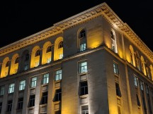 Low light, main cameras, 2x: Oppo Find X9 Pro - 47mm, f/1.5, ISO 1000, 1/33s (4096x3072px) - Honor Magic8 Pro vs. Oppo Find X9 Pro vs. vivo X300 Pro