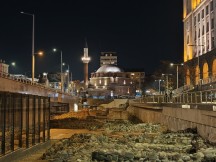 Low light, main cameras, 2x: Oppo Find X9 Pro - 47mm, f/1.5, ISO 1600, 1/14s (4096x3072px) - Honor Magic8 Pro vs. Oppo Find X9 Pro vs. vivo X300 Pro