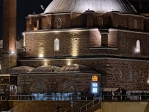 Low light, telephoto cameras, 10x: Oppo Find X9 Pro - 234mm, f/2.1, ISO 2500, 1/17s (4096x3072px) - Honor Magic8 Pro vs. Oppo Find X9 Pro vs. vivo X300 Pro