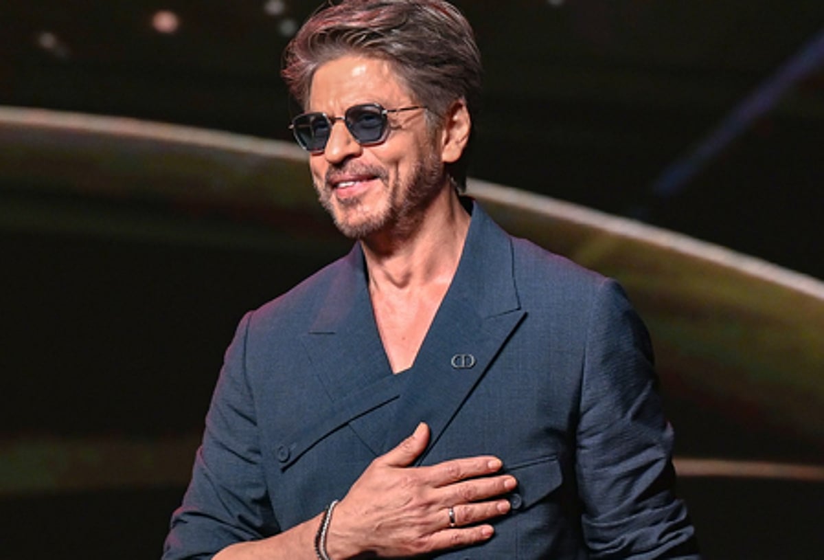 Hande Ercel Debunks Viral 'Uncle' Comment About Shah Rukh Khan as Fake