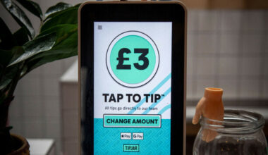 Two thirds of people feel tipping in Ireland is ‘becoming less voluntary’ - The Journal