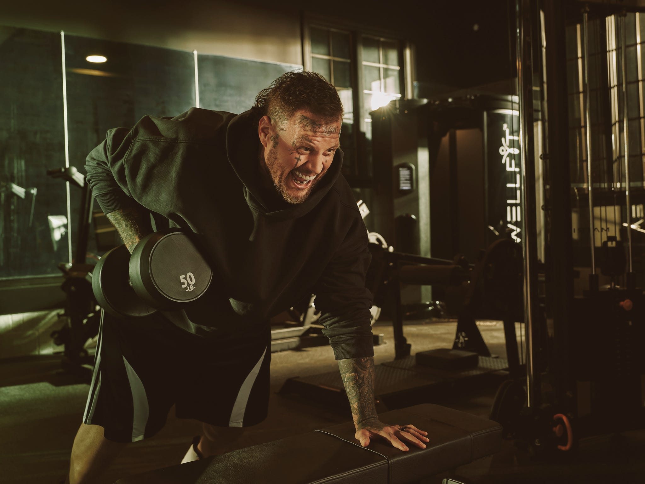 jelly roll doing bent over rows out in the gym. jelly roll doing bent over rows out in the gym.