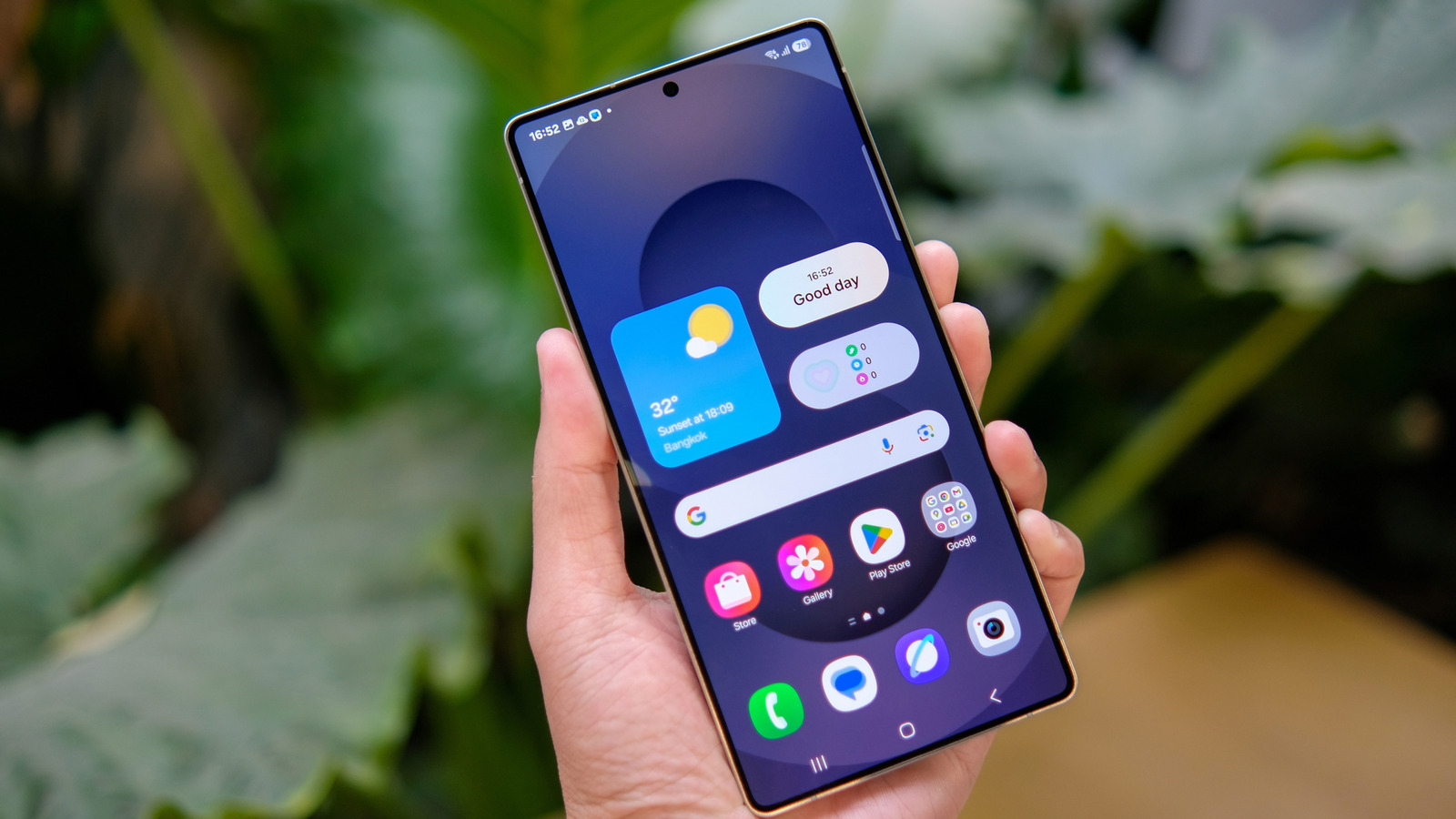 Galaxy S26's New Privacy Feature Leaves The iPhone 17 In The Dust