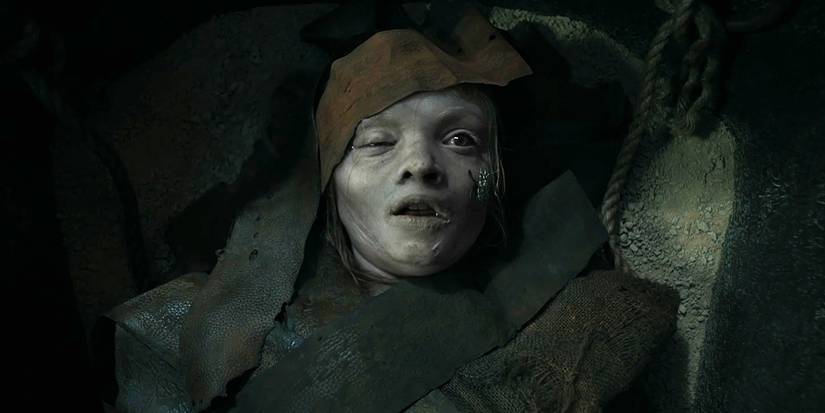 A decaying woman wrapped in bandages in Lee Cronin's The Mummy