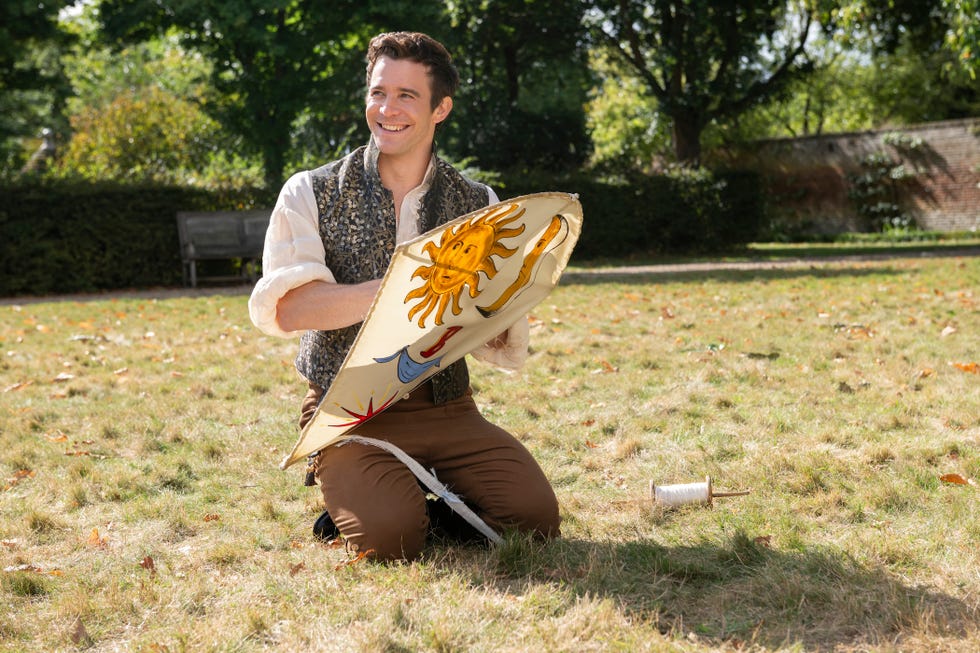 Luke Thompson as Benedict Bridgerton season 4 luke thompson as benedict bridgerton season 4 holding a kite