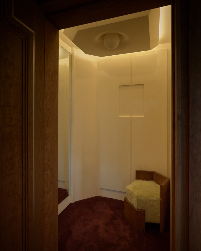 A changing room featuring high-gloss lacquer, geometric relief panels, chamfered edges and cove lighting