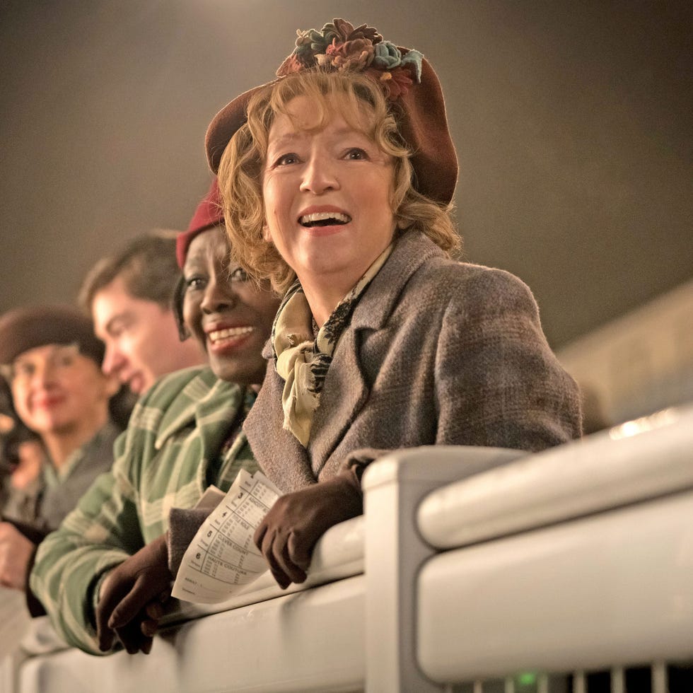 mhp_09547_rellen thomas stars as violet and lesley manville as mrs. harris in director tony fabian’s mrs.harris goes to paris, a focus features release. credit: dávid lukács / © 2021 ada films ltd harris squared kft mhp_09547_rellen thomas stars as violet and lesley manville as mrs. harris in director tony fabian’s mrs.harris goes to paris, a focus features release. credit: dávid lukács / © 2021 ada films ltd harris squared kft