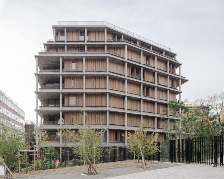 Neighborhood in Paris - Media Library and Family Flats, Student Residence, and Social Housing Units / La Architectures + Atelier Régis Roudil Architectes + Nicolas Hugoo Architecture - Exterior Photography, Balcony