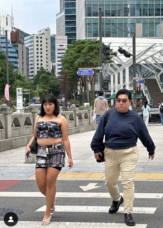 Lee Su-ji as "Thicc Sooji," a parody of streamer Juice Seyeon. (Lee Su-ji's Instagram)