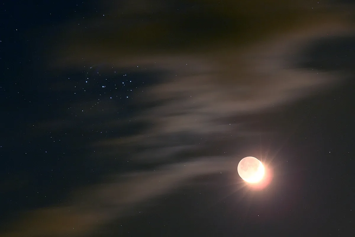 The Pleiades (top left) and the Moon (bottom right). Credit: Pete Lawrence