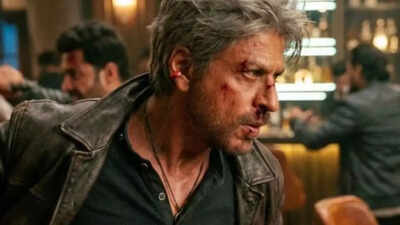 Shah Rukh Khan embraces his gangster era; spotted with neck tattoos for 'King' movie - PICS