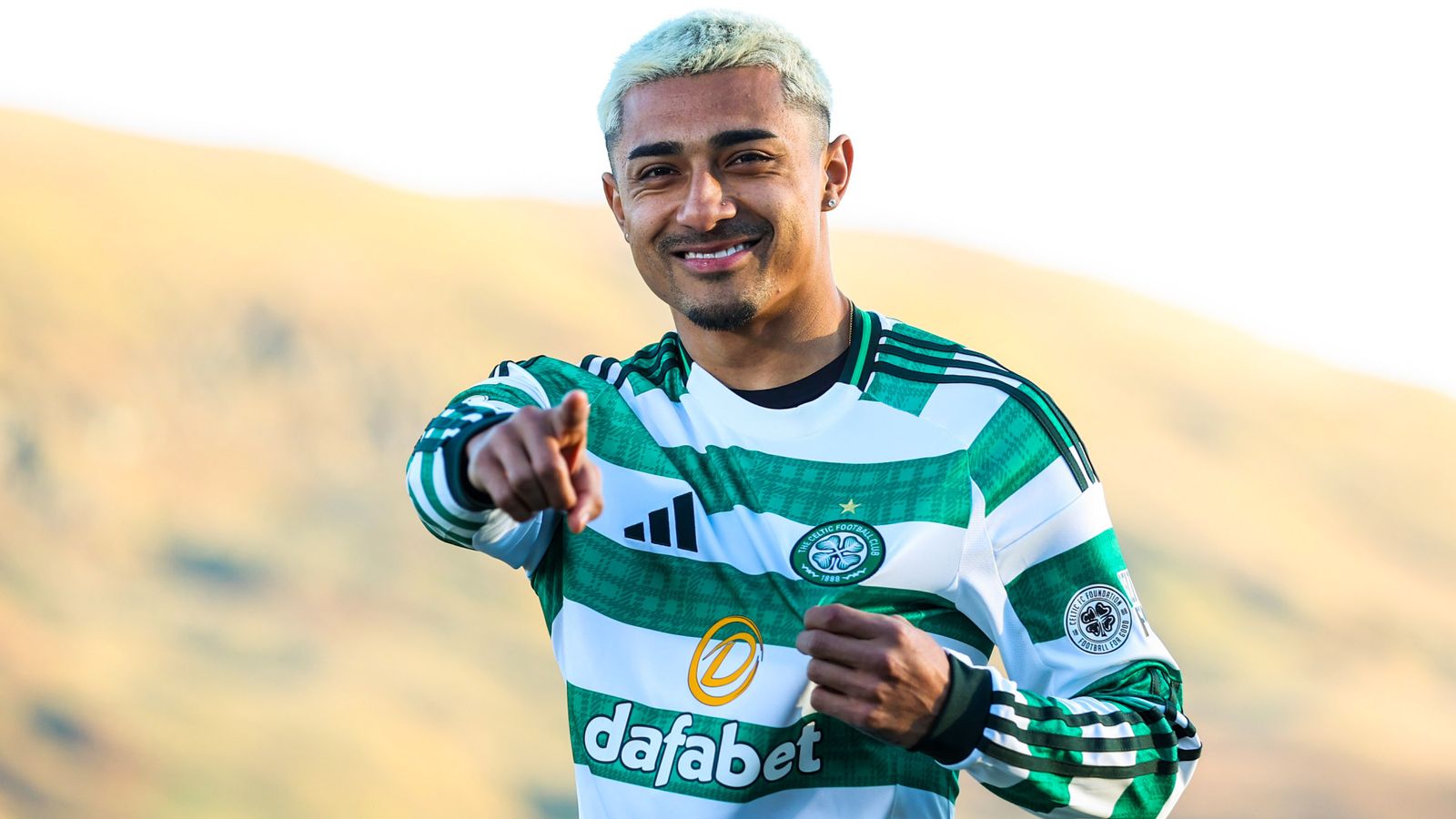 GLASGOW, SCOTLAND - JANUARY 02: New Celtic loan signing Julian Araujo is pictured at the Lennoxtown Training Centre, on January 02, 2026, in Glasgow, Scotland. (Photo by Craig Williamson / SNS Group)