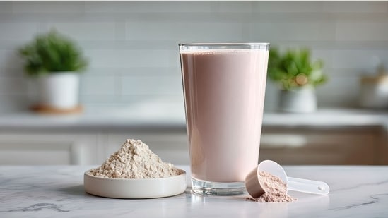 Pick sugar-free protein powders for healthy gains and better results (Adobe stock )