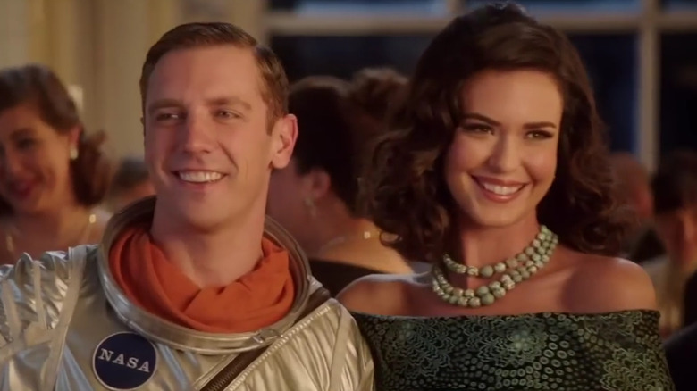 Bret Harrison's Gordon Cooper and Odette Annable's Trudy Cooper smiiling on The Astronaut Wives Club