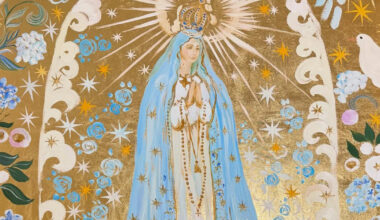 Artist Uses Gold to Paint Radiant Scenes of Hope and Harmony