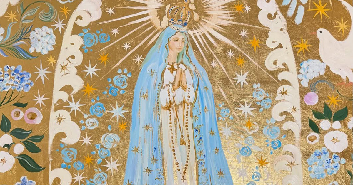 Artist Uses Gold to Paint Radiant Scenes of Hope and Harmony