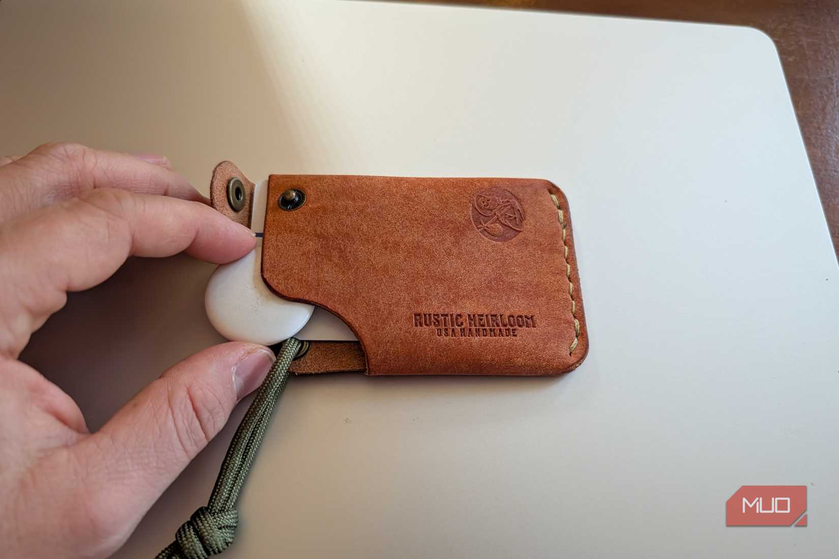 Putting an Airtag in wallet
