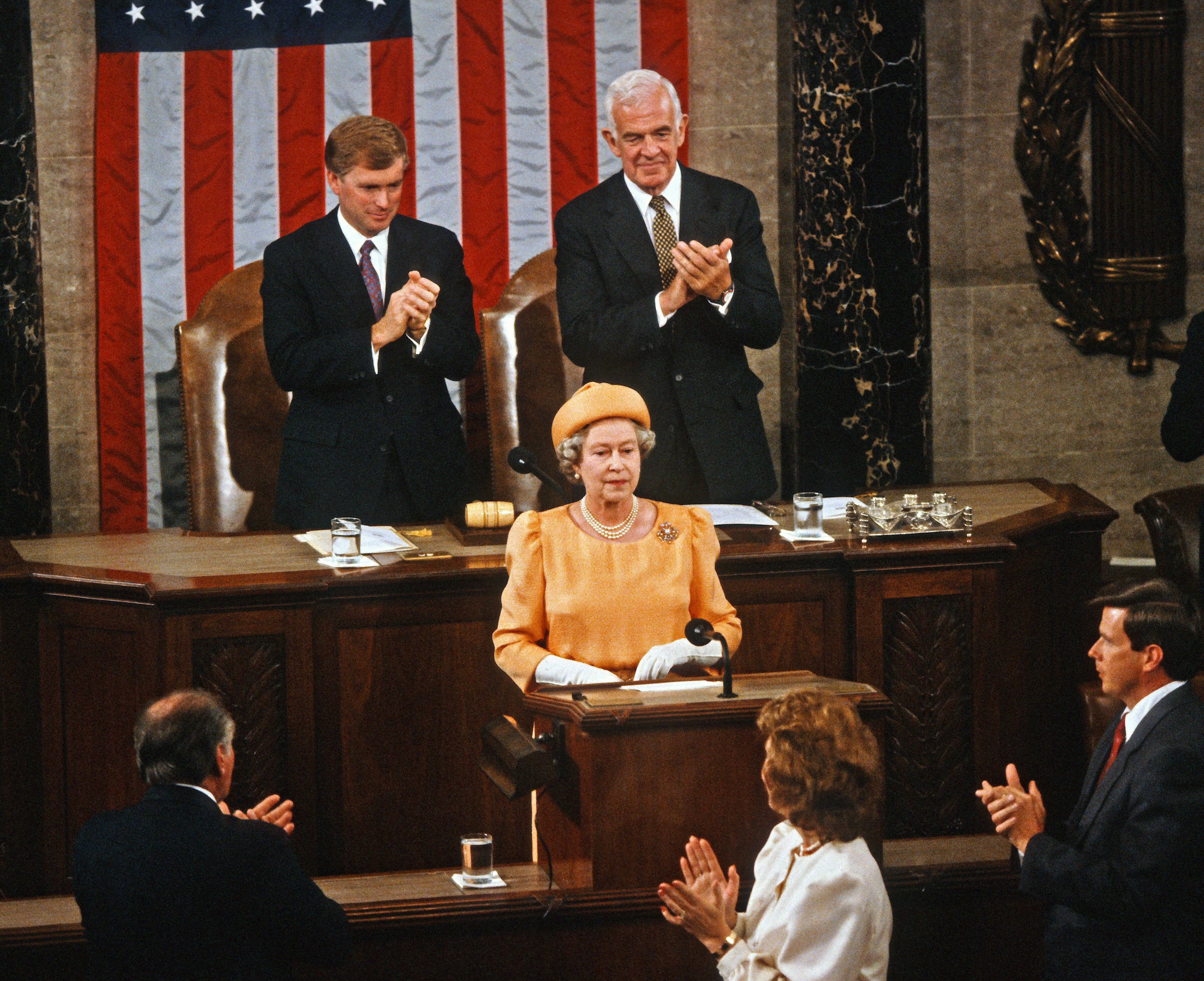Queen Elizabeth II addressing a Joint Session of the Congress, with US Vice President Dan Quayle and Speaker of the House Representative Tom Foley applauding behind her.