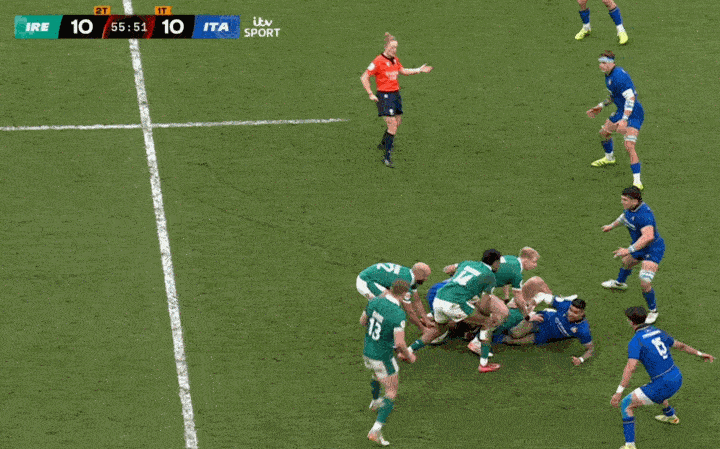 Rugby match with Ireland and Italy tied 10-10 in the second half.