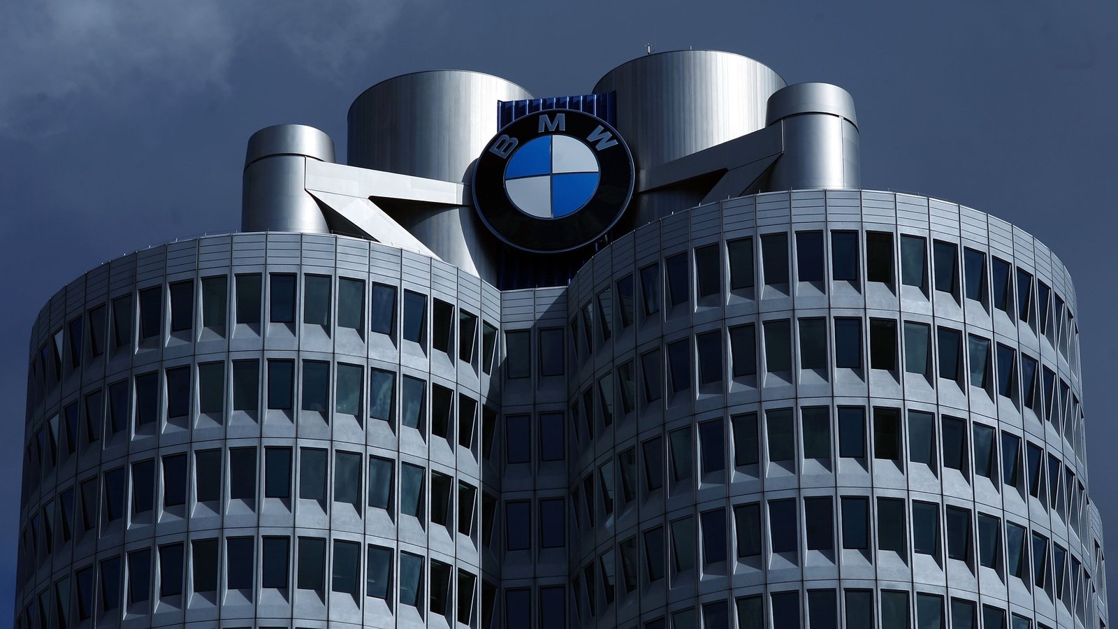 BMW recalls hundreds of thousands of cars over fire risk