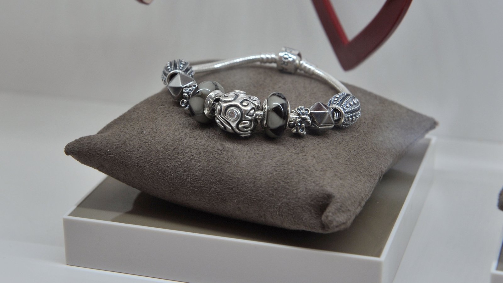 Pandora aims to break with volatile silver market