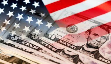 US retail sales flat in December as consumers pull back