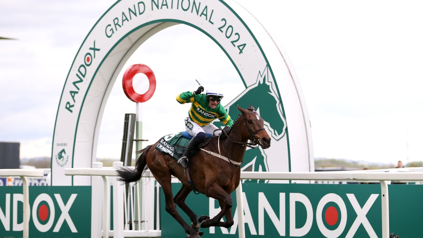 I Am Maximus heads weights for Grand National