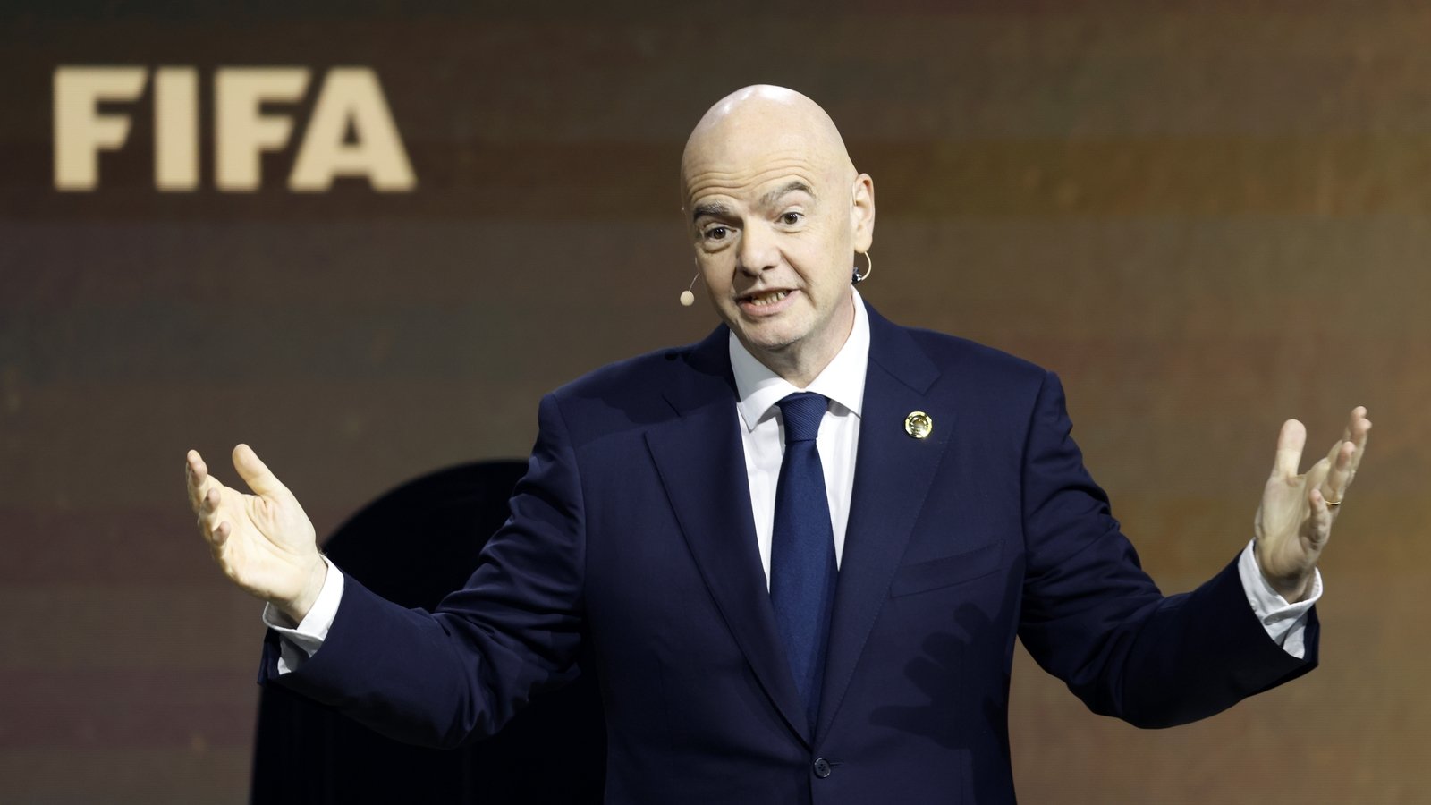 Infantino sorry for British jibe, defends Trump prize