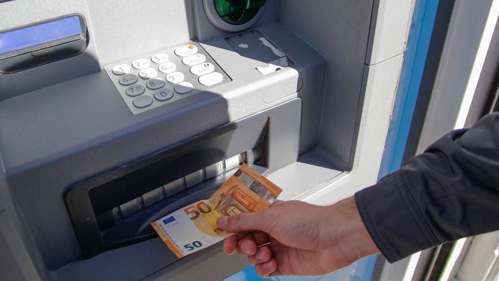 ATM cash withdrawals, cashback declining