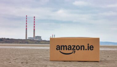 Amazon shares slide, fans fears over AI returns