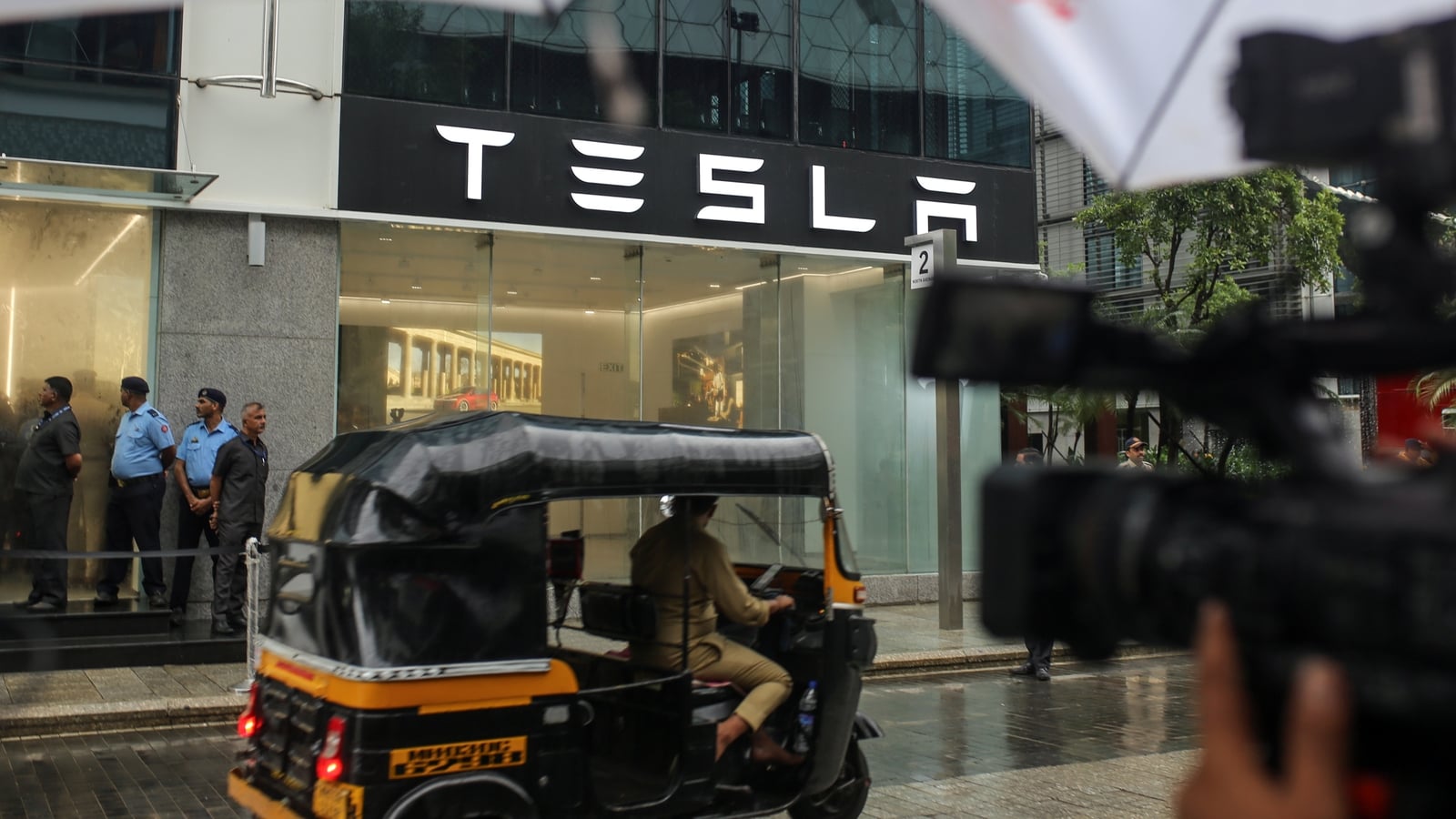 India's GDP growth dips to 7.8%, consumption still strong