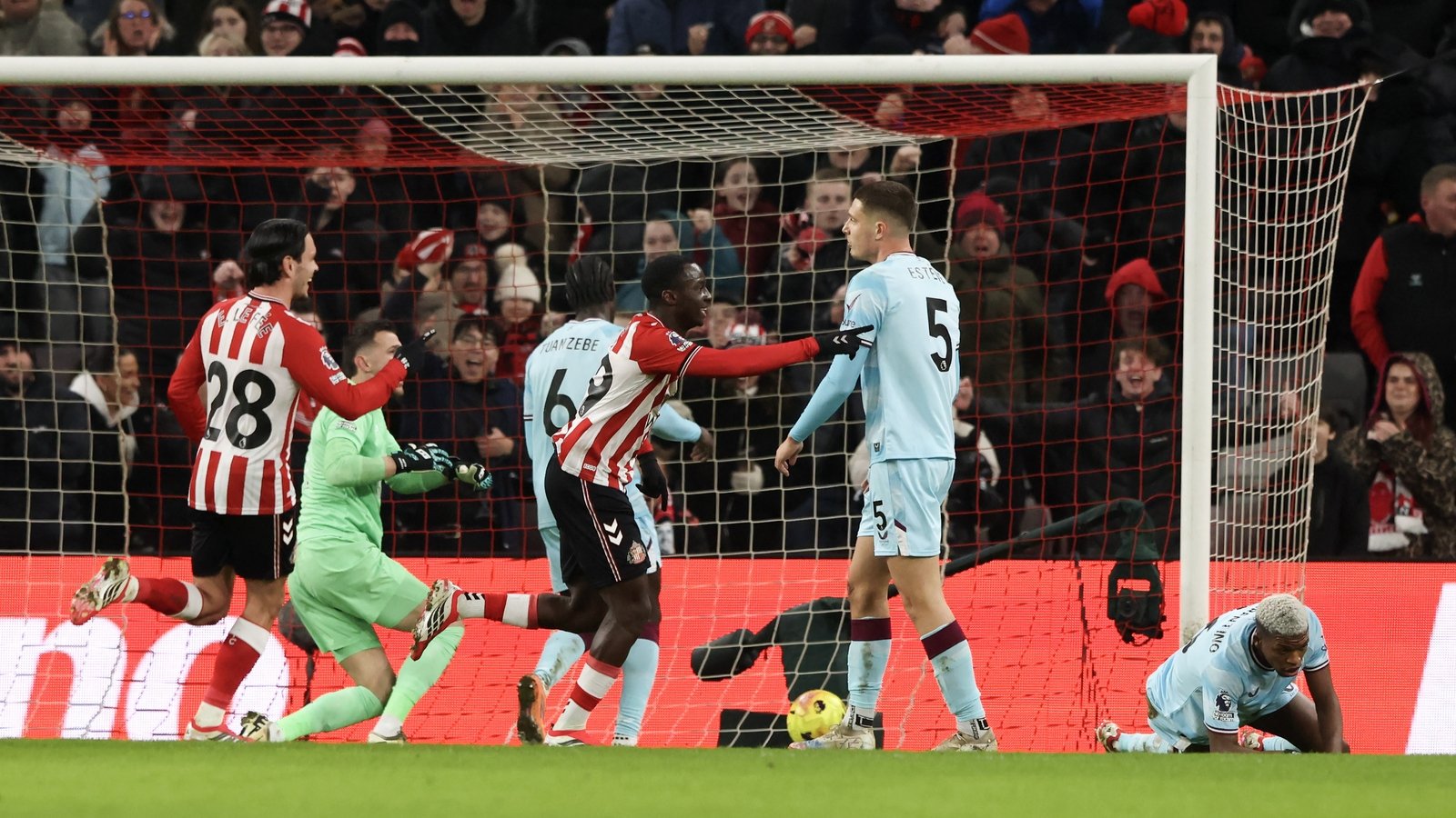 Sunderland rise to eighth after dismissing Burnley