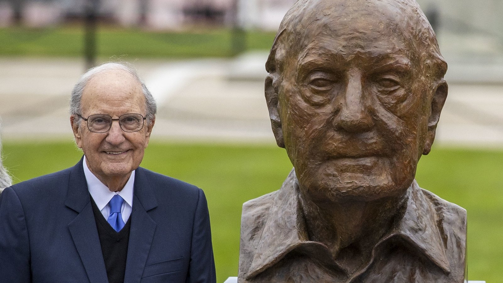 Mitchell bust removed from Queen's University Belfast