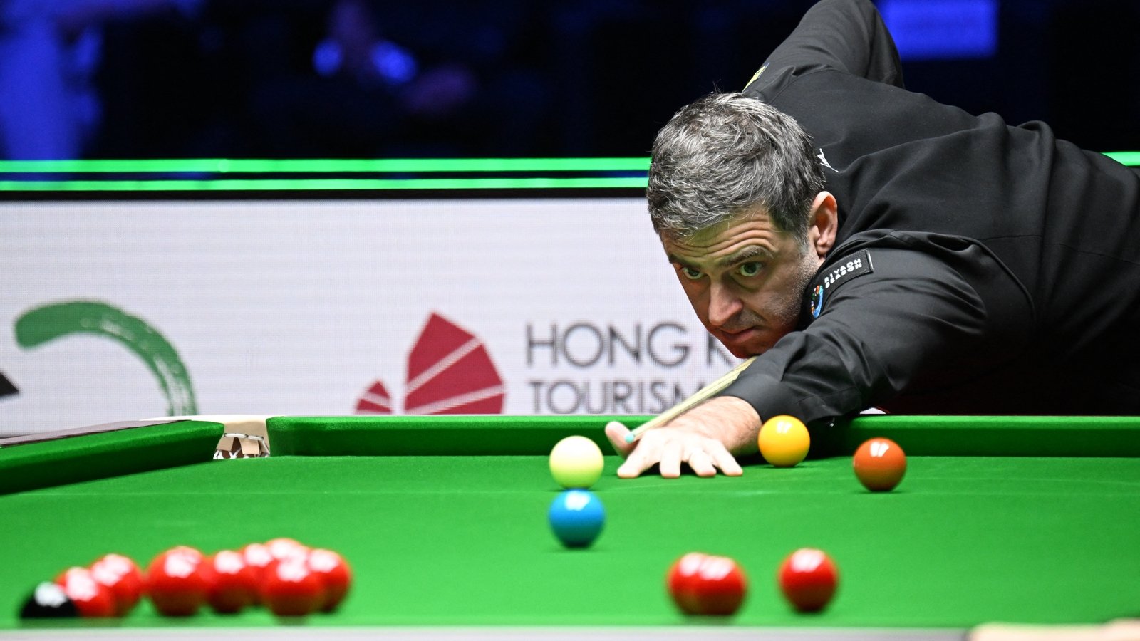 O'Sullivan prevails on day of upsets in Hong Kong