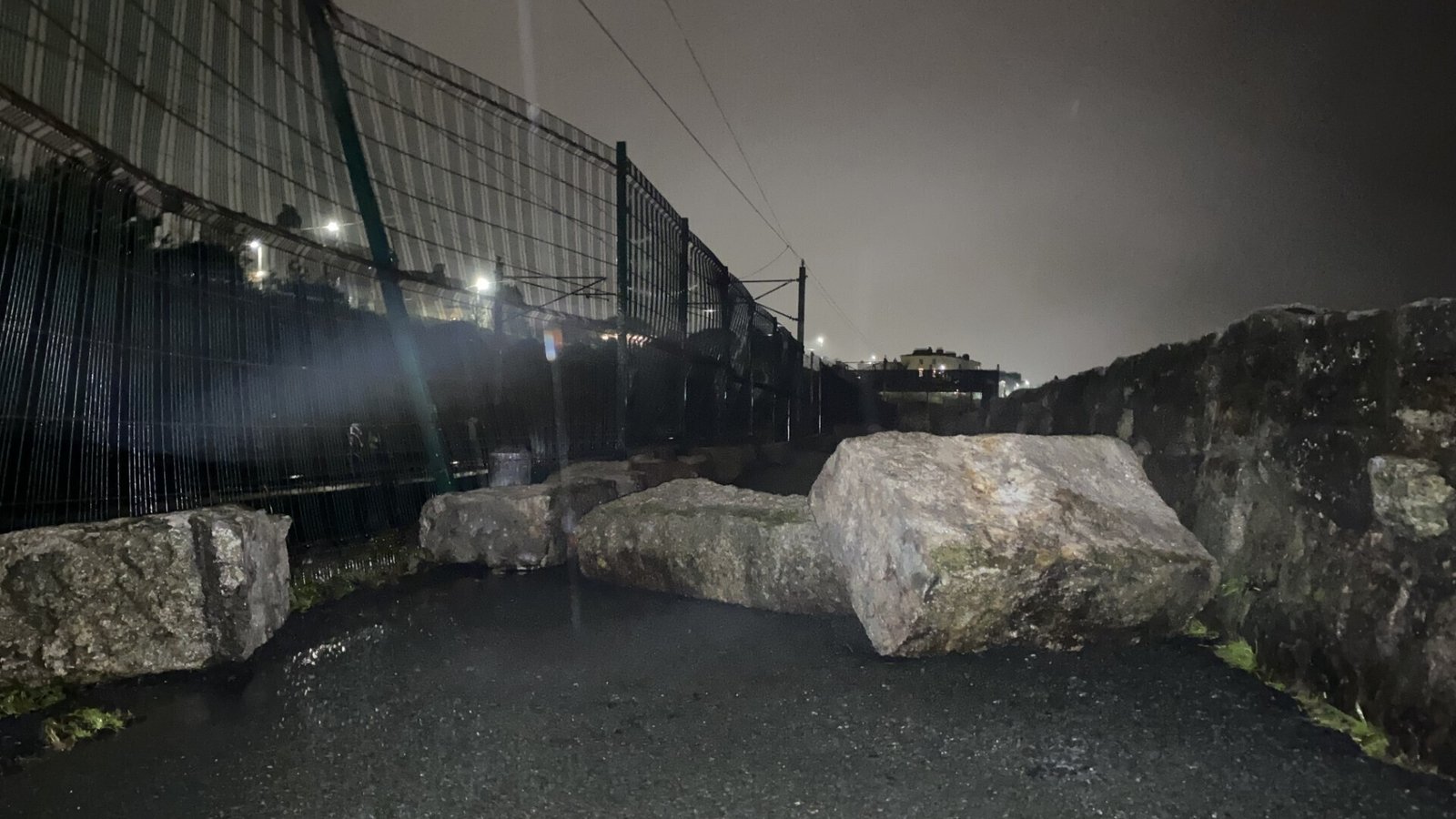 'Work from home if possible', urges emergency group