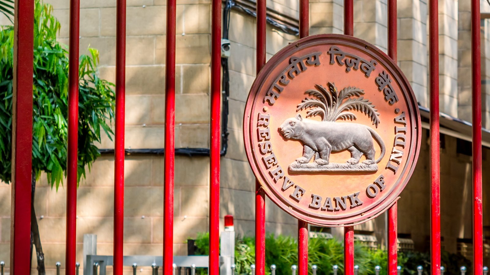 India's central bank holds rates after US trade deal