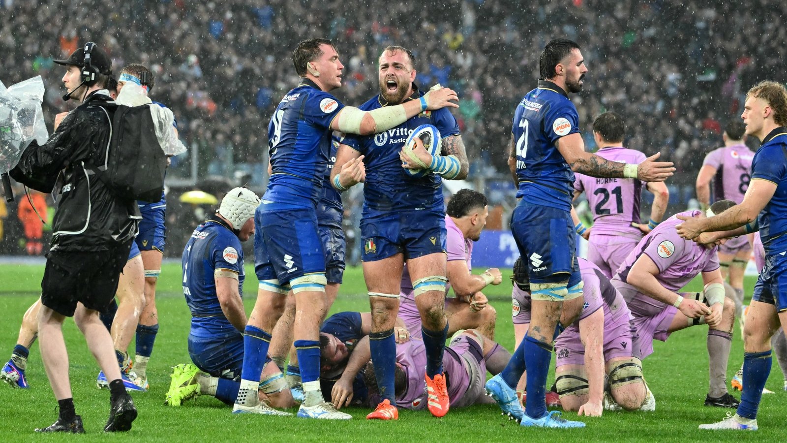 Italy hold out to beat Scots under Rome downpour