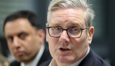 Live: Starmer's position precarious as top aides quit - RTE.ie